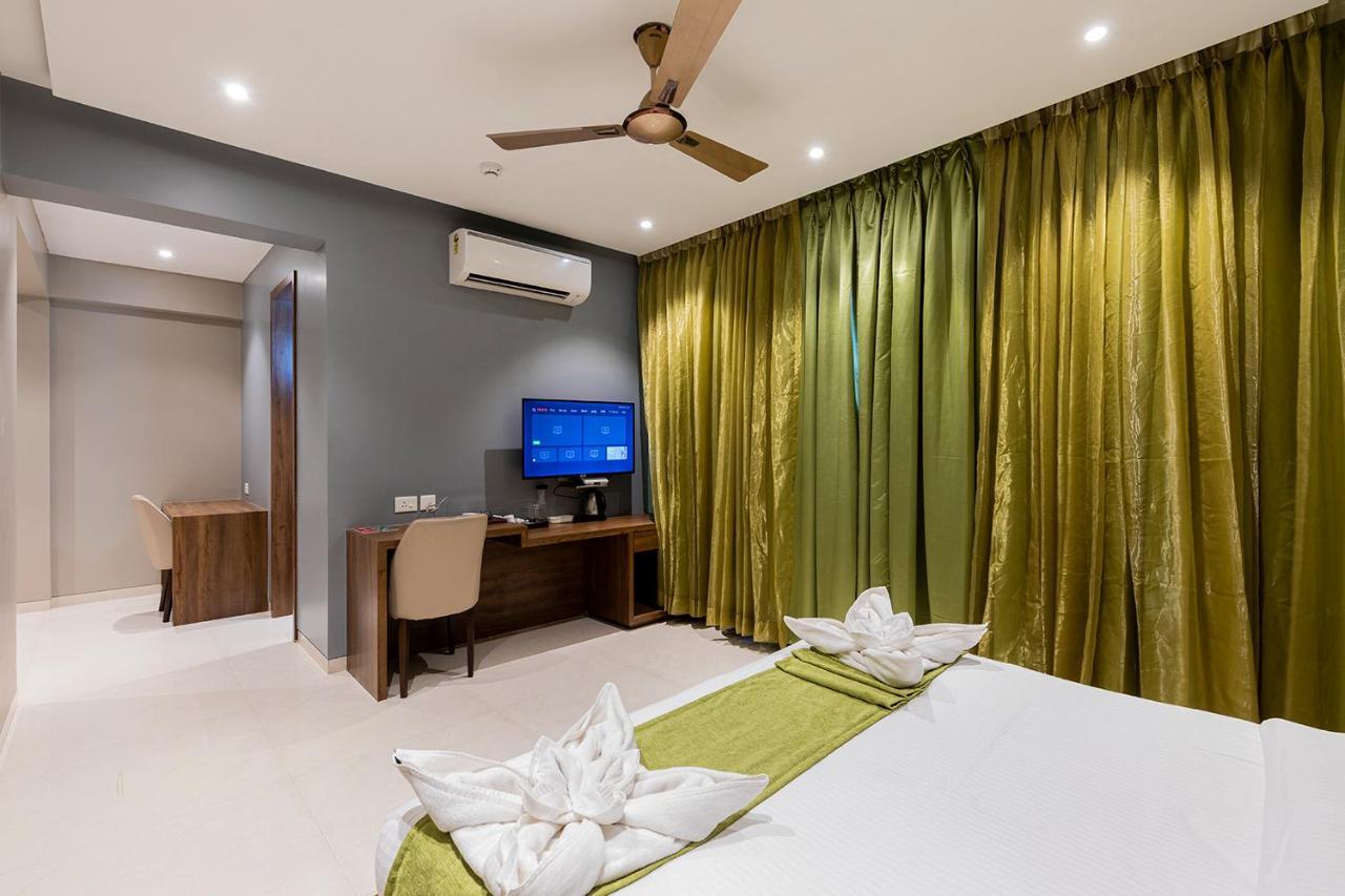 Hotel Seven Oaks Navi Mumbai Eksteriør billede
