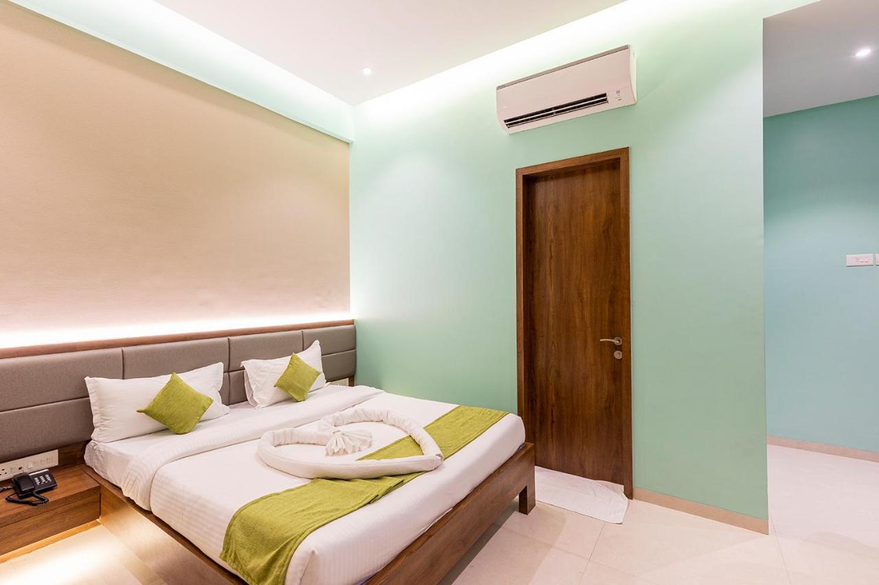Hotel Seven Oaks Navi Mumbai Eksteriør billede