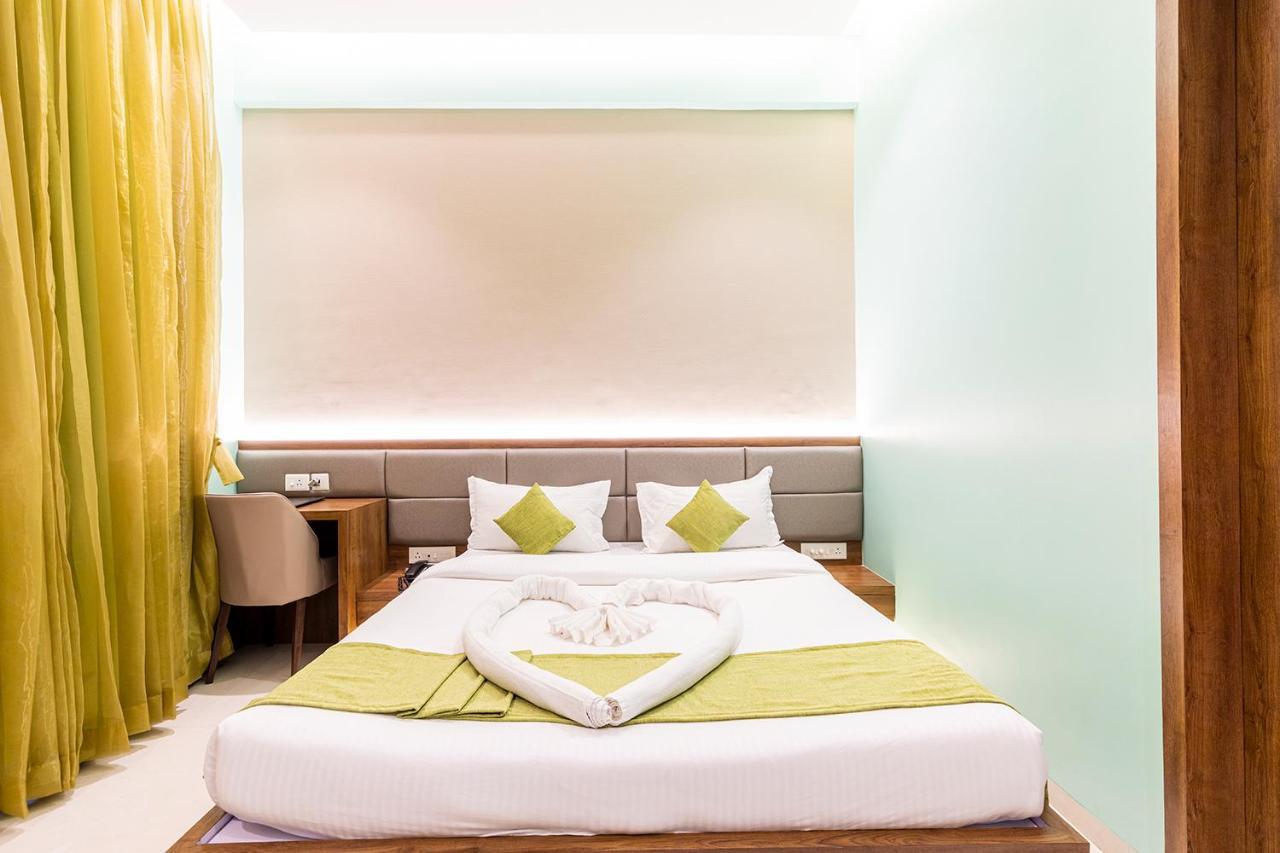Hotel Seven Oaks Navi Mumbai Eksteriør billede