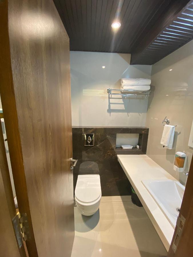 Hotel Seven Oaks Navi Mumbai Eksteriør billede
