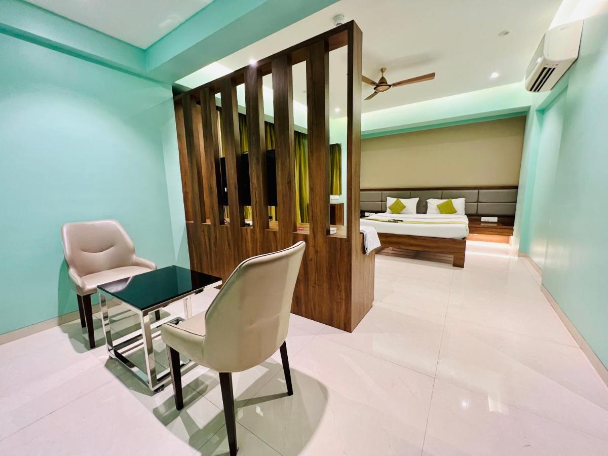 Hotel Seven Oaks Navi Mumbai Eksteriør billede