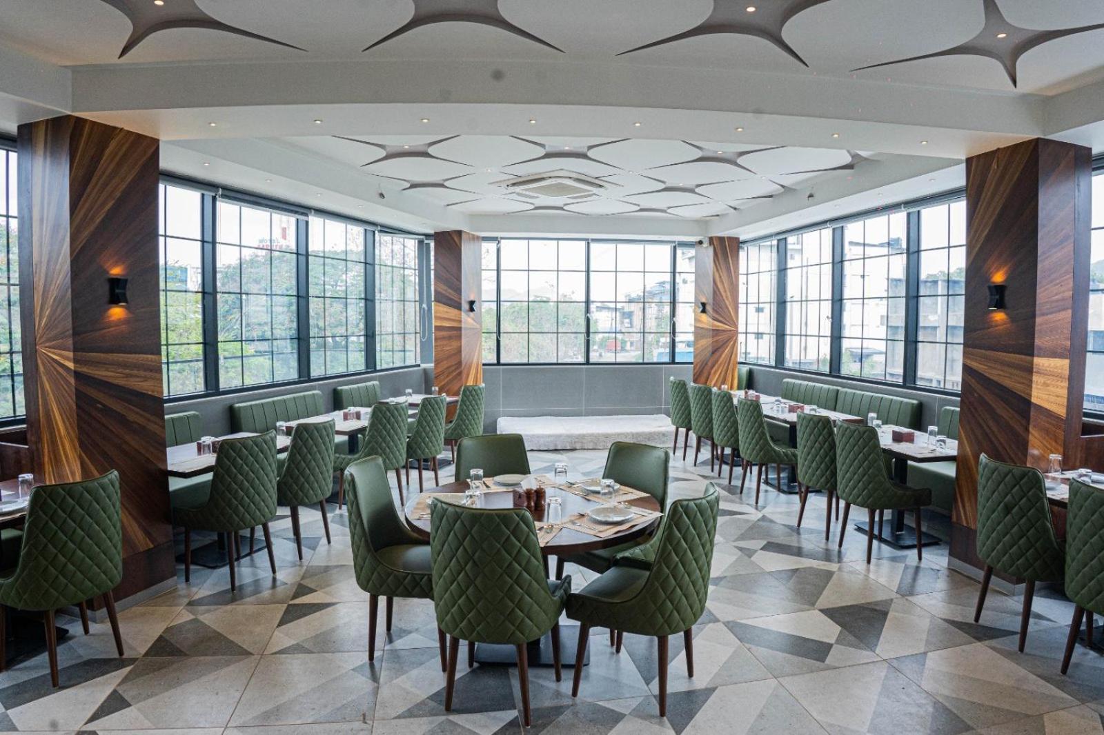 Hotel Seven Oaks Navi Mumbai Eksteriør billede