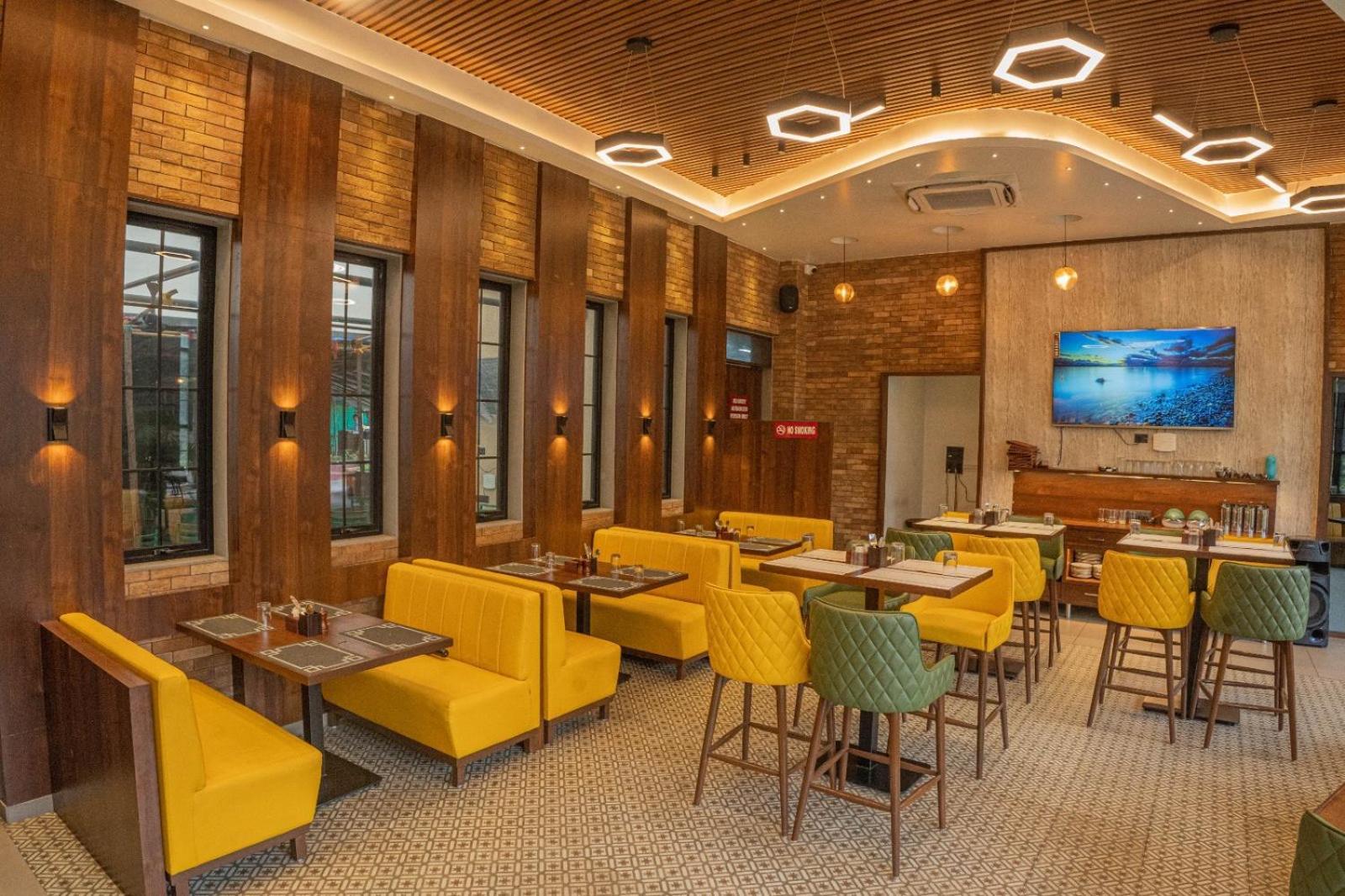 Hotel Seven Oaks Navi Mumbai Eksteriør billede