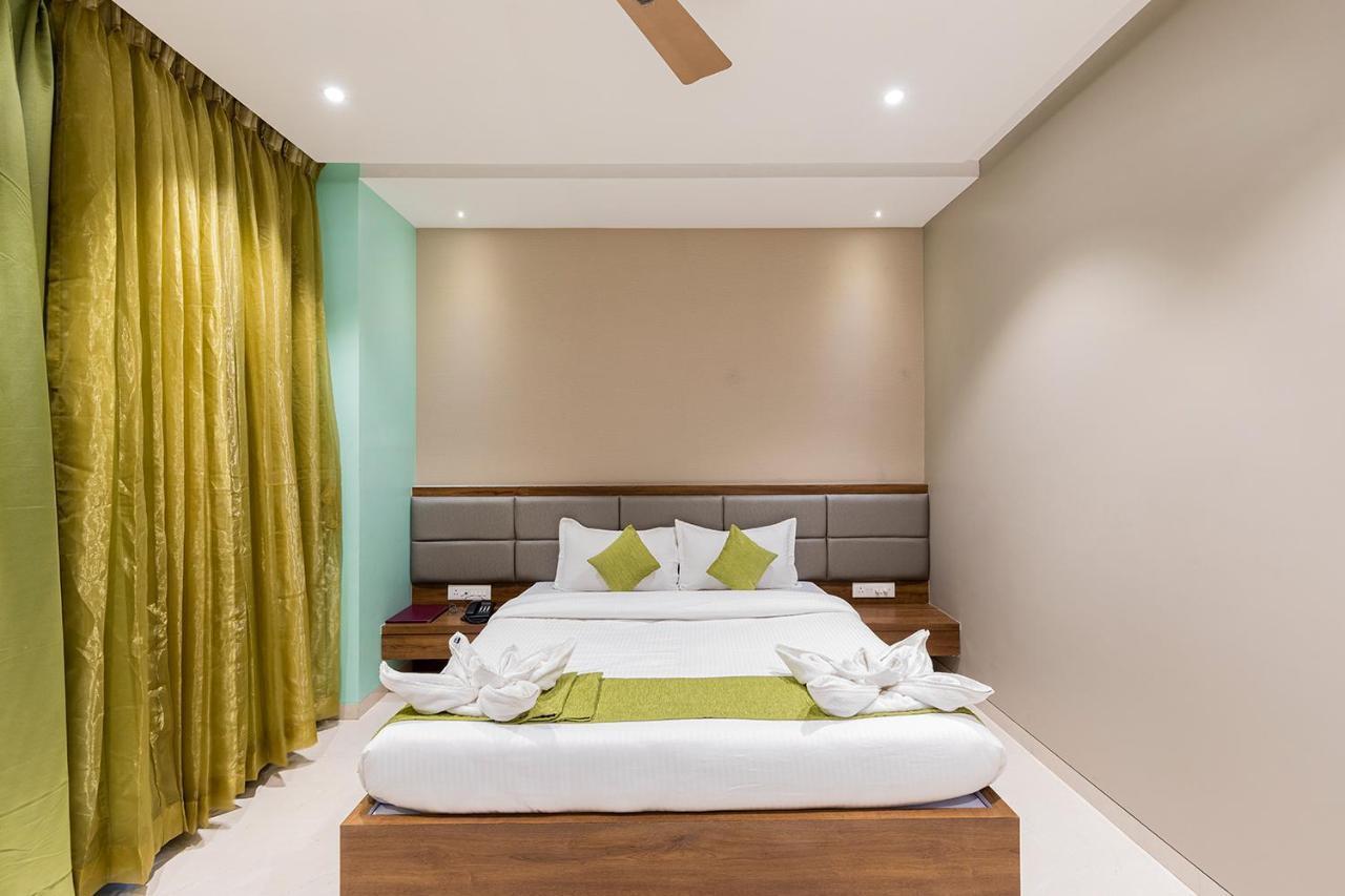 Hotel Seven Oaks Navi Mumbai Eksteriør billede