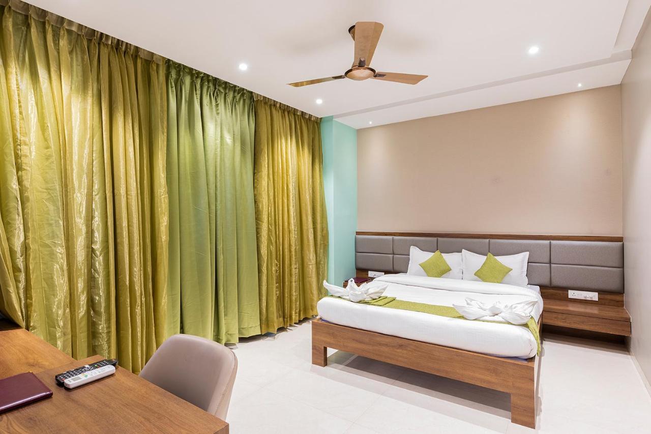 Hotel Seven Oaks Navi Mumbai Eksteriør billede