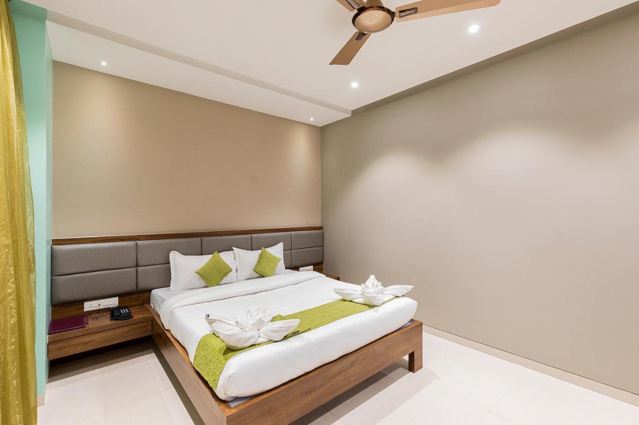 Hotel Seven Oaks Navi Mumbai Eksteriør billede