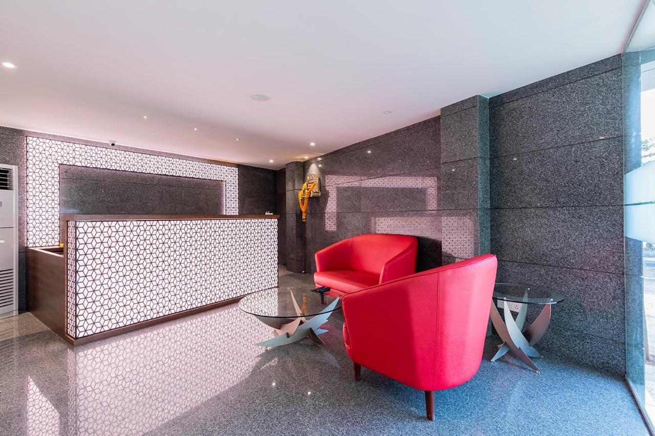 Hotel Seven Oaks Navi Mumbai Eksteriør billede
