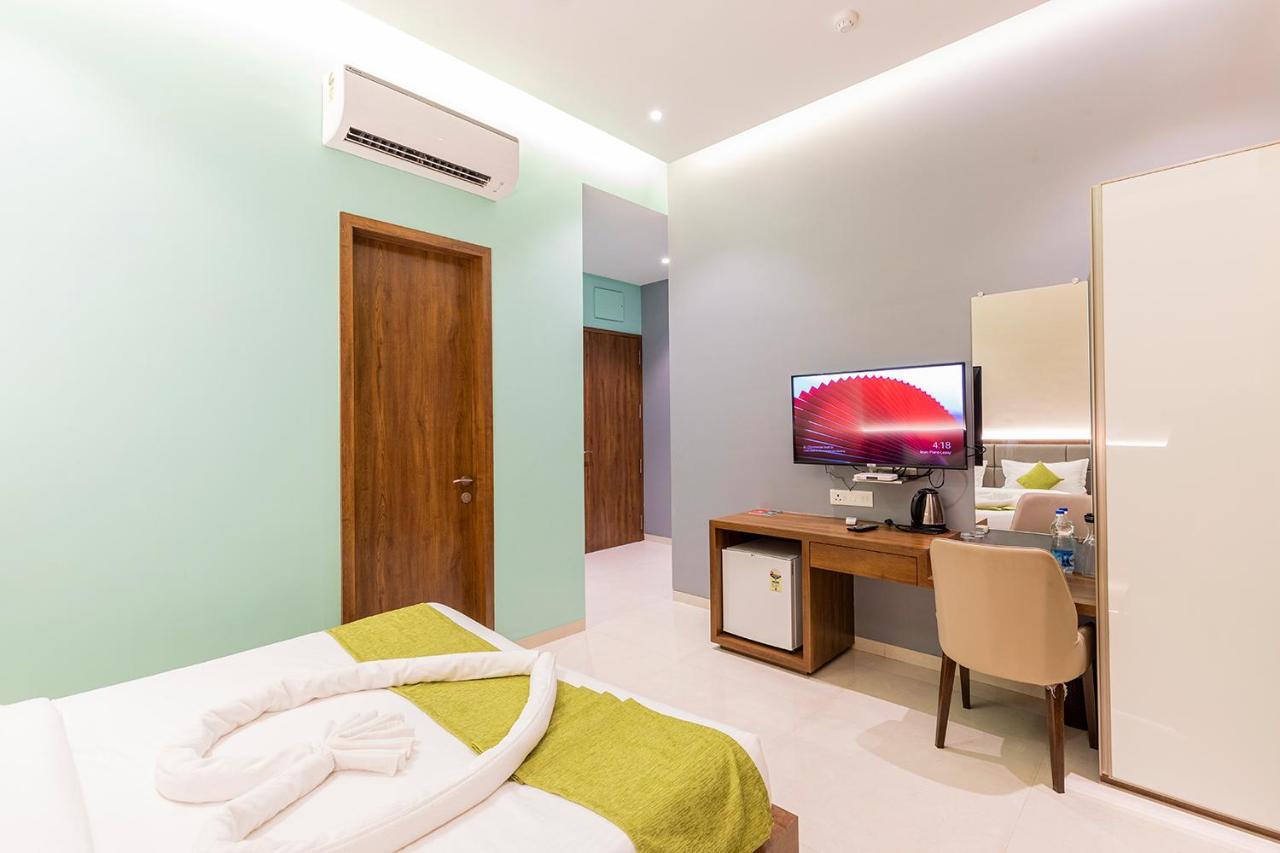 Hotel Seven Oaks Navi Mumbai Eksteriør billede